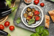 Вкусный рецепт баклажанов с грибами в сметане для домашнего ужина