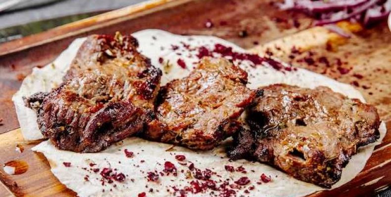 Вкусный рецепт баранины на гриле с ароматными специями и овощами