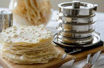 Как приготовить 10 тонких блинов по простому и вкусному рецепту