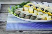 Уникальный рецепт салата с шпротами для праздничного стола и обычного ужина