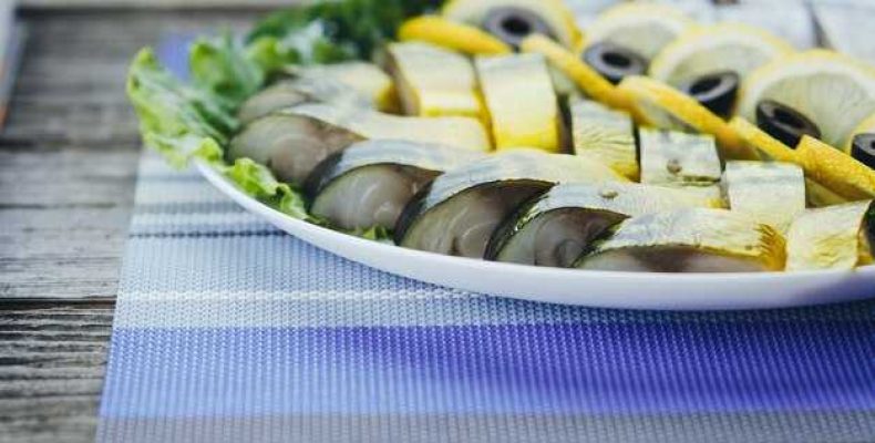 Уникальный рецепт салата с шпротами для праздничного стола и обычного ужина