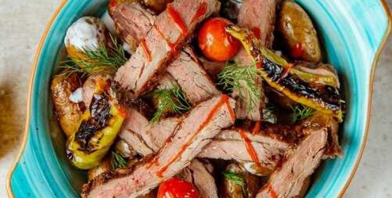 Сочный рецепт свиной грудинки с ароматными специями и гарниром