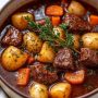 Вкусное блюдо с говядиной и картошкой на ужин для всей семьи