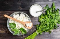 Вкусные рецепты блюд с творожным сыром и свежей зеленью для любимого стола