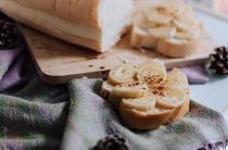 Простой и вкусный десерт из бананов и печенья для вашего стола