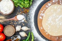 Простой и вкусный рецепт дрожжевой пиццы для домашних условий шаг за шагом