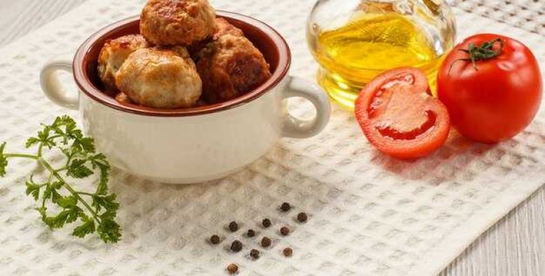 Как приготовить тефтели с нежной подливкой по простому рецепту