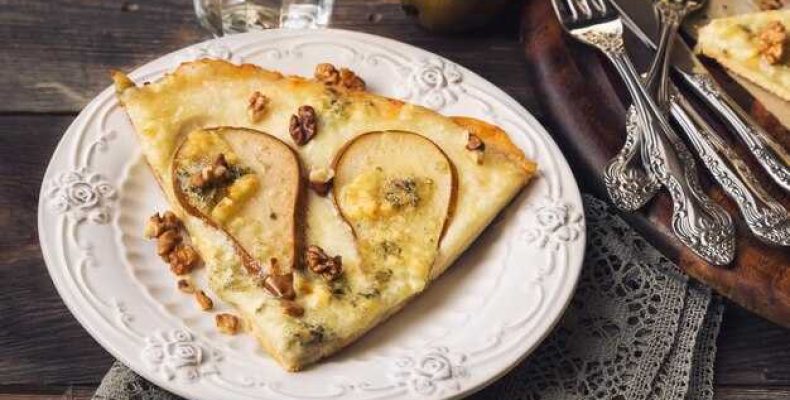Рецепт груш с сыром с плесенью в слоеном тесте — Вкусное угощение для гурманов