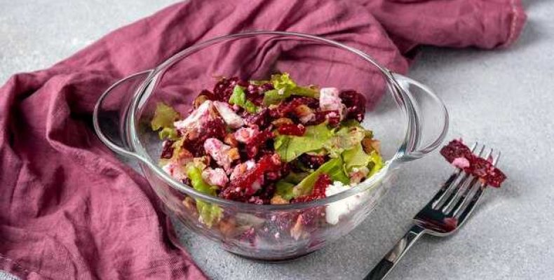 Простой рецепт приготовления вкусного салата из свеклы для любого повода