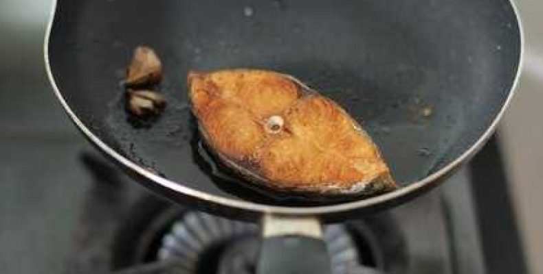 Как правильно обжарить рыбу в муке на сковороде для вкусного ужина