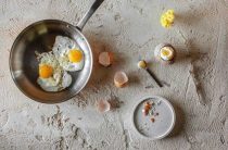 Как красиво пожарить яйца оригинальным способом для изысканного завтрака