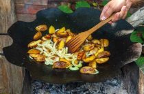 Как правильно пожарить вкусную жареную картошку простой рецепт на каждый день
