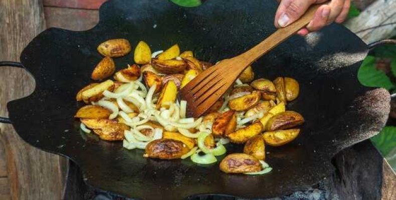 Как правильно пожарить вкусную жареную картошку простой рецепт на каждый день