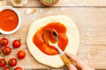 Как приготовить вкусную домашнюю пиццу в духовке по простому рецепту