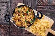 Как вкусно приготовить тушеную капусту с фаршем на сковороде простой рецепт