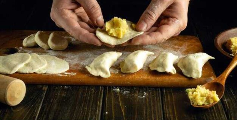 Как приготовить вкусные домашние вареники с картошкой по простому рецепту