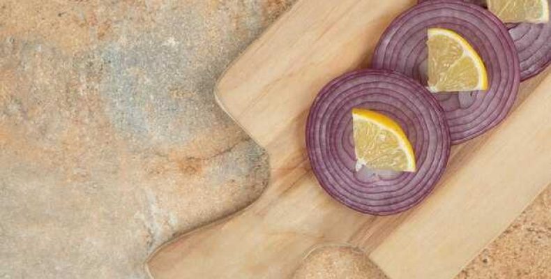 Как приготовить вкусный маринованный лук для подачи к различным блюдам