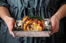 Как правильно запечь курицу на соли в духовке вкусно и с минимальными усилиями