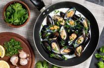 Как запечь мидии в духовке с простым и вкусным рецептом