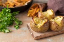 Как запечь картошку целиком в духовке без кожуры простой и вкусный рецепт