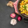 Вкусный рецепт картошки с тушенкой для сытного семейного ужина