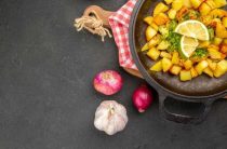 Вкусный рецепт картошки с тушенкой для сытного семейного ужина