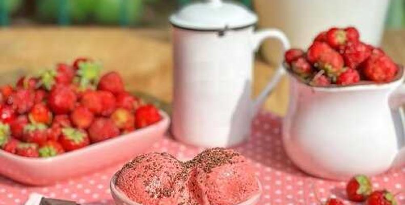Как приготовить восхитительное клубничное мороженое в домашних условиях