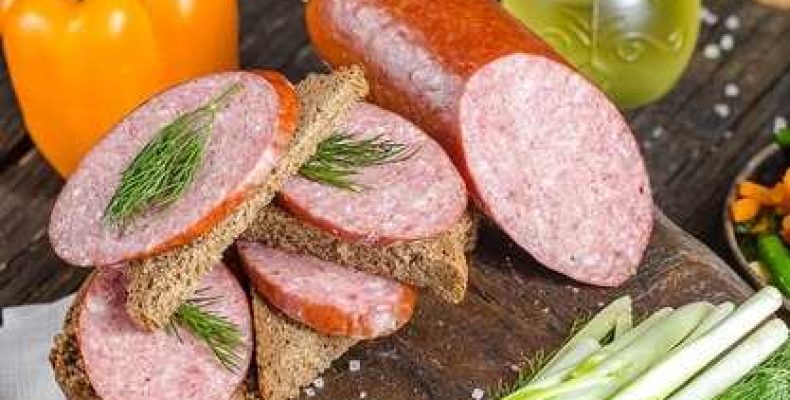 Как приготовить домашнюю свино-говяжью колбасу по простому рецепту