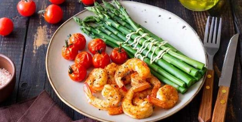 Как приготовить вкусные отварные креветки с лимоном в домашних условиях