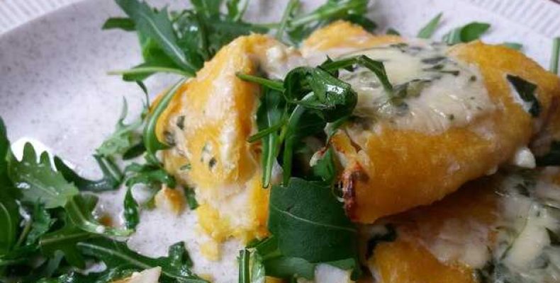 Куриные конверты с голубым сыром как оригинальное и вкусное блюдо на столе