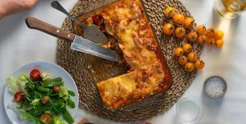 Классическая лазанья настоящая итальянская кухня с нежным соусом и мясом