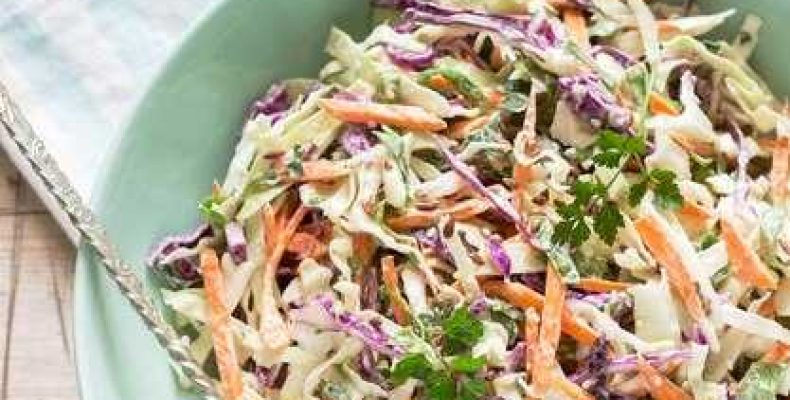 Простой и вкусный салат из капусты и моркови на каждый день