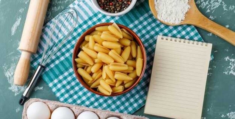 Простой и вкусный рецепт макарон с яйцами на сковороде для быстрого ужина