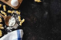 Как испечь оригинальные макароны с различными начинками в домашних условиях