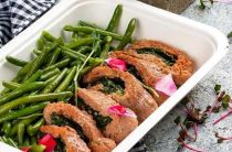 Рецепт сочного мясного рулета из фарша с начинкой запеченного в духовке