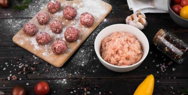 Добавлять ли воду в фарш для пельменей как правильно и что влияет на вкус