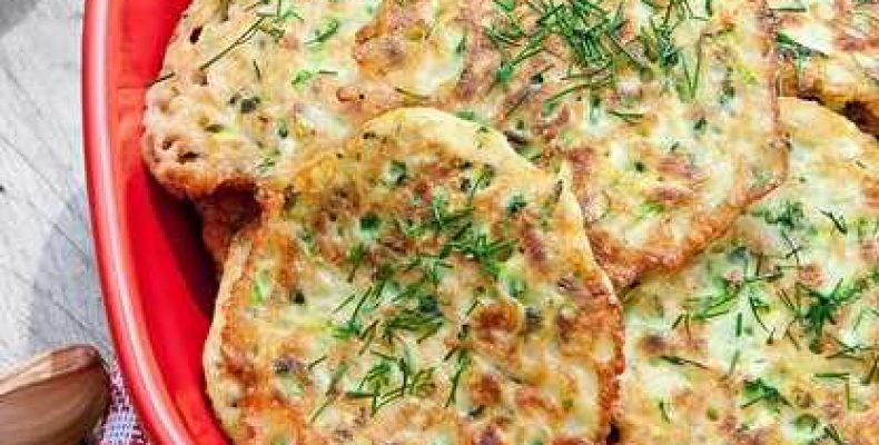Вкусные оладьи из кабачков и творога на сковороде без муки и сытным начинкой