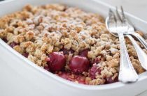 Простой и вкусный рецепт овсяного крамбла для всей семьи