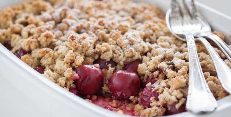 Простой и вкусный рецепт овсяного крамбла для всей семьи