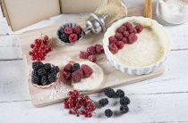Рецепт песочного торта с ягодами для нежного и вкусного десерта