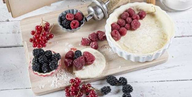 Рецепт песочного торта с ягодами для нежного и вкусного десерта