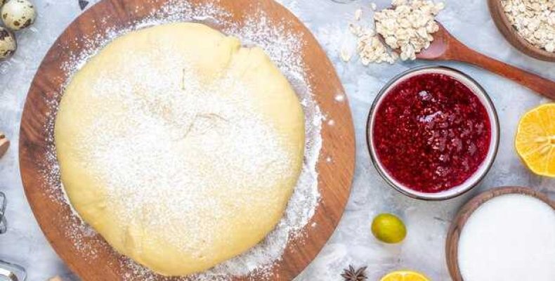 Простой рецепт ароматного пирога с творогом на дрожжевом тесте для домашних радостей