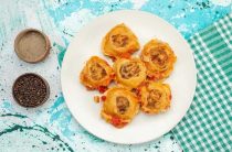 Пирожки с рисом и консервой простой рецепт для семейного ужина