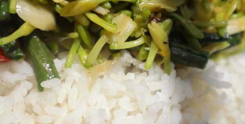 Нежный рис с зеленой стручковой фасолью по простому рецепту для семейного ужина