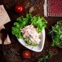Простой и вкусный салат с рыбными консервами для праздника и буднего дня
