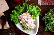 Простой и вкусный салат с рыбными консервами для праздника и буднего дня