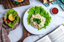Простой рецепт салата с печенью трески для вкусного и полезного ужина