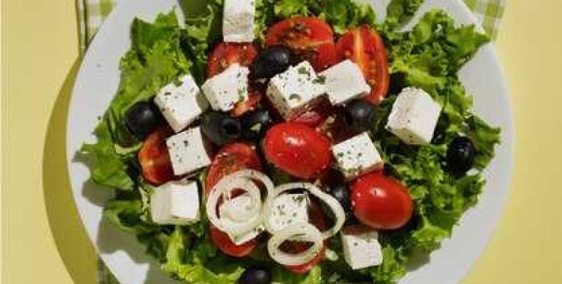 Как приготовить вкусный салат с сыром брынза и овощами для ужина