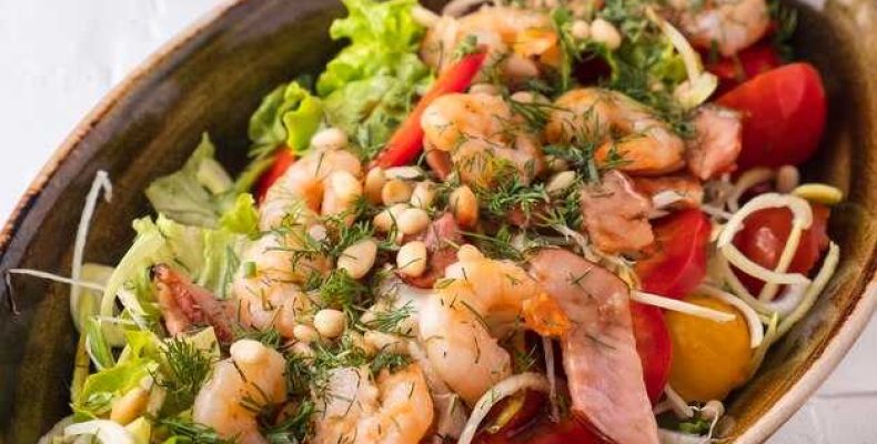 Неповторимый рецепт салата с кальмарами и креветками для любого праздника
