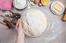 Как приготовить идеальное дрожжевое тесто для пирогов на любой вкус